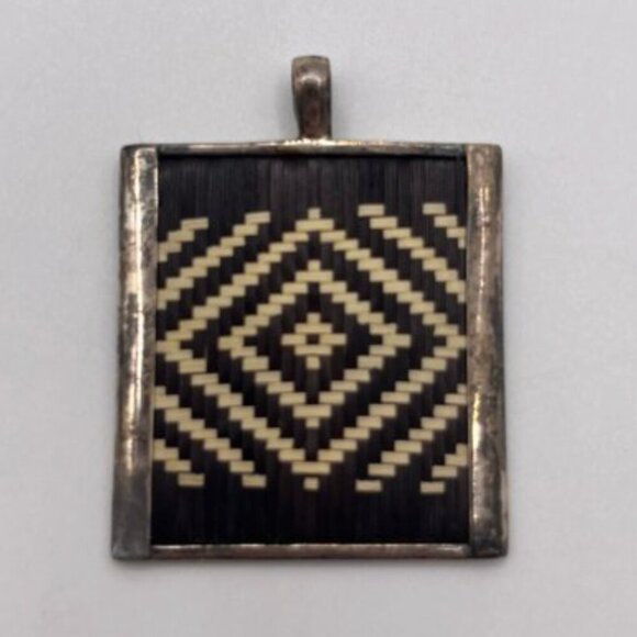Sterling Silver Square Tapestry Pendant on Sterling Box Chain - Picture 4 of 5